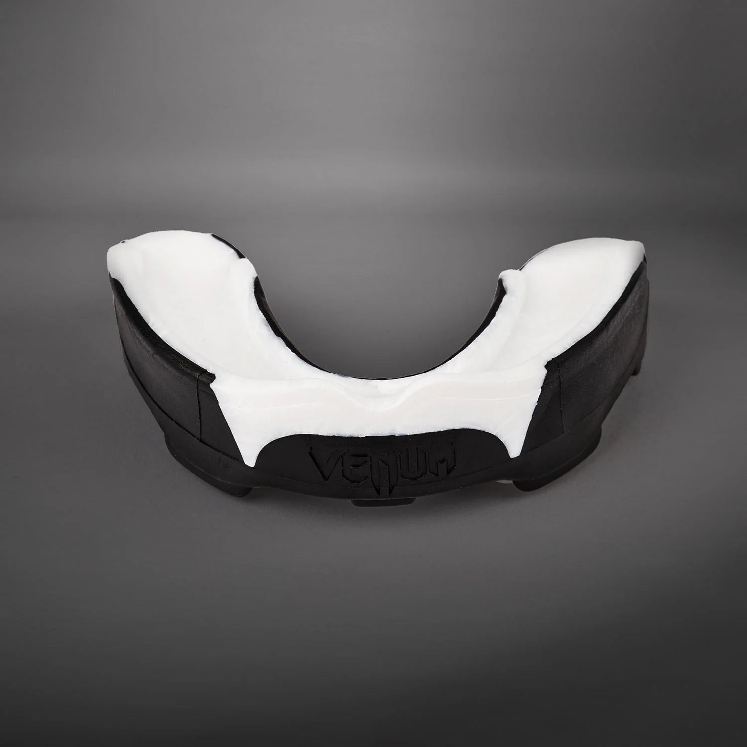 Venum Predator Tannbeskytter – Hvit