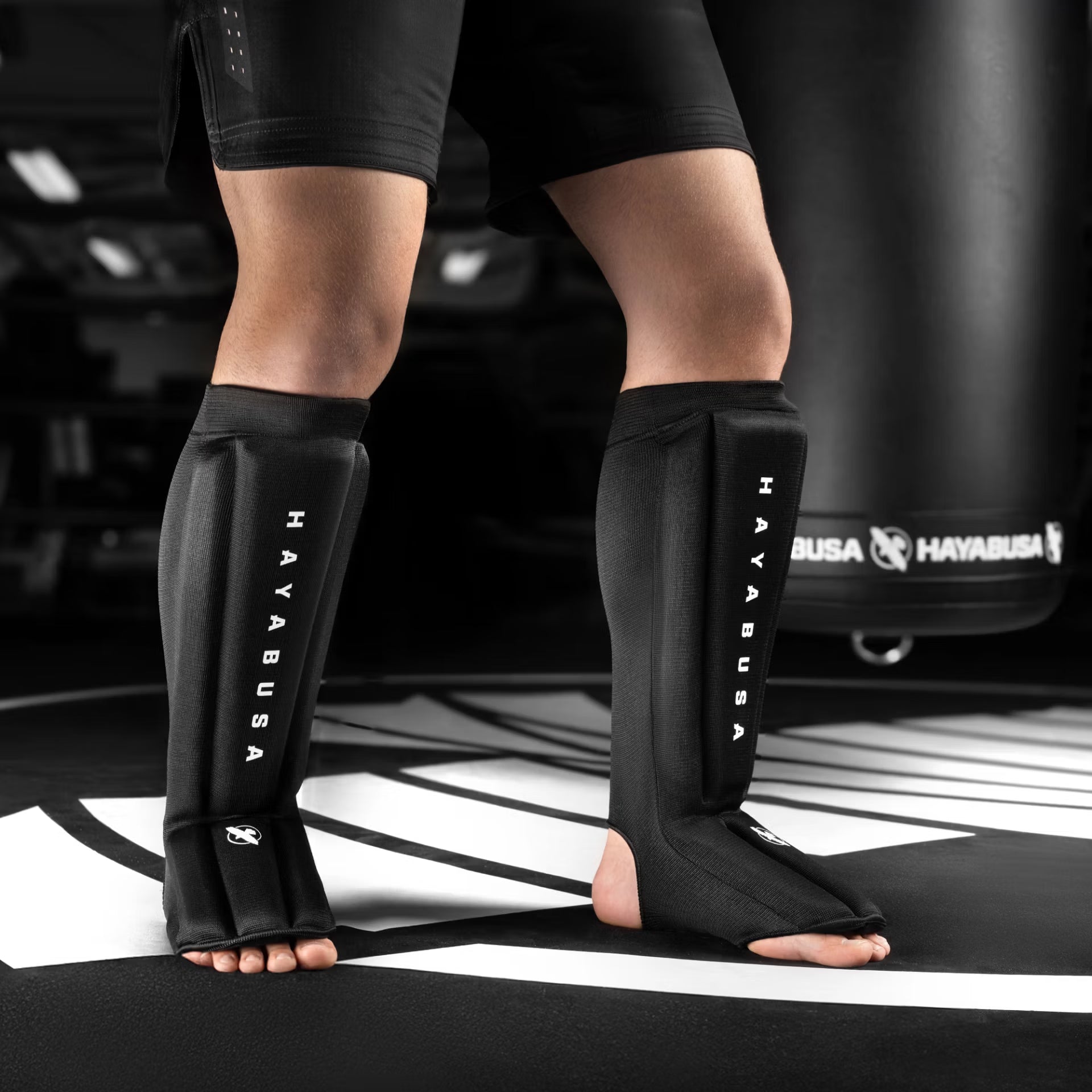 Hayabusa Core skinnleggbeskyttere med strømpe (Sleeved)