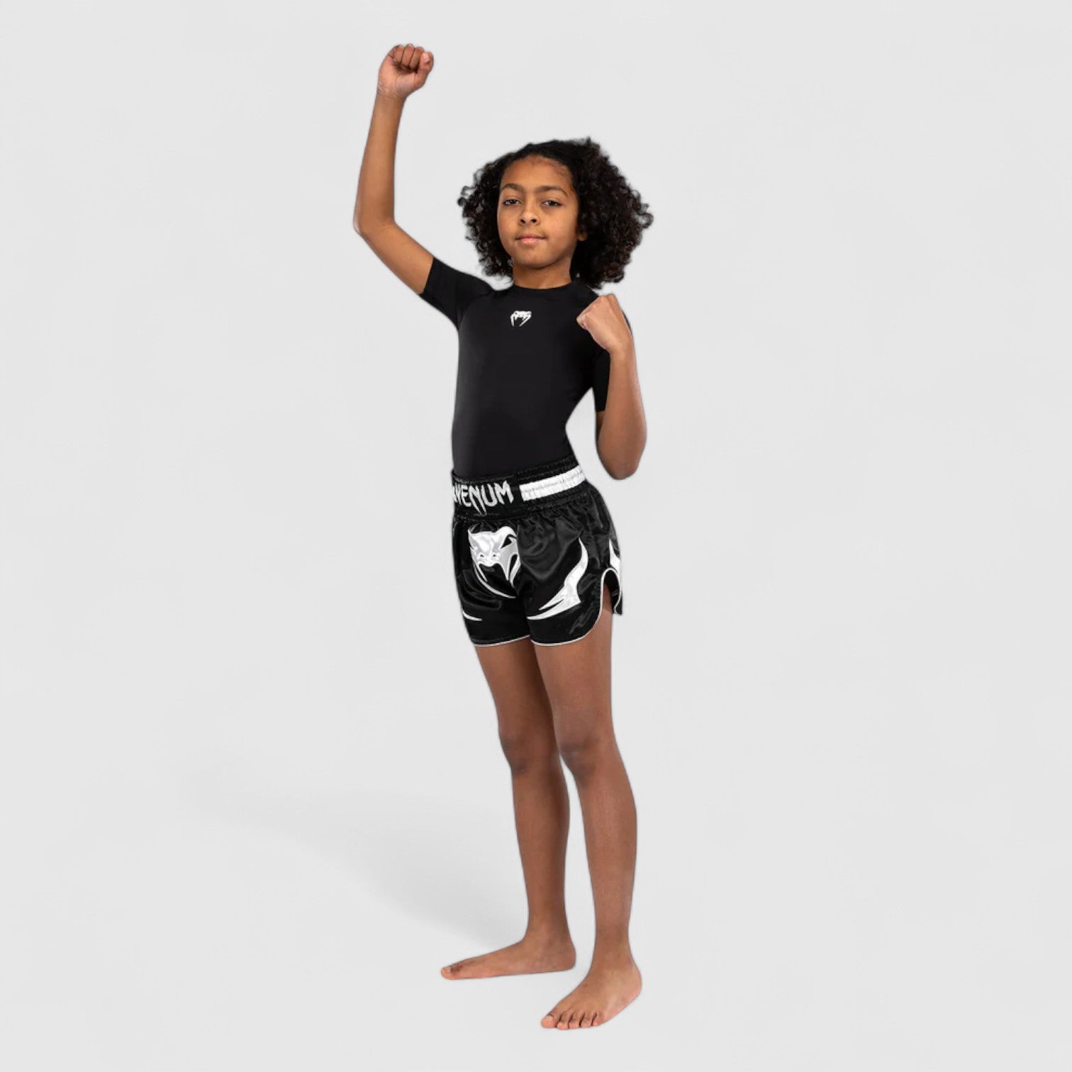VENUM Inferno Kids Muay Thai Shorts - Svart - CombatStore.no