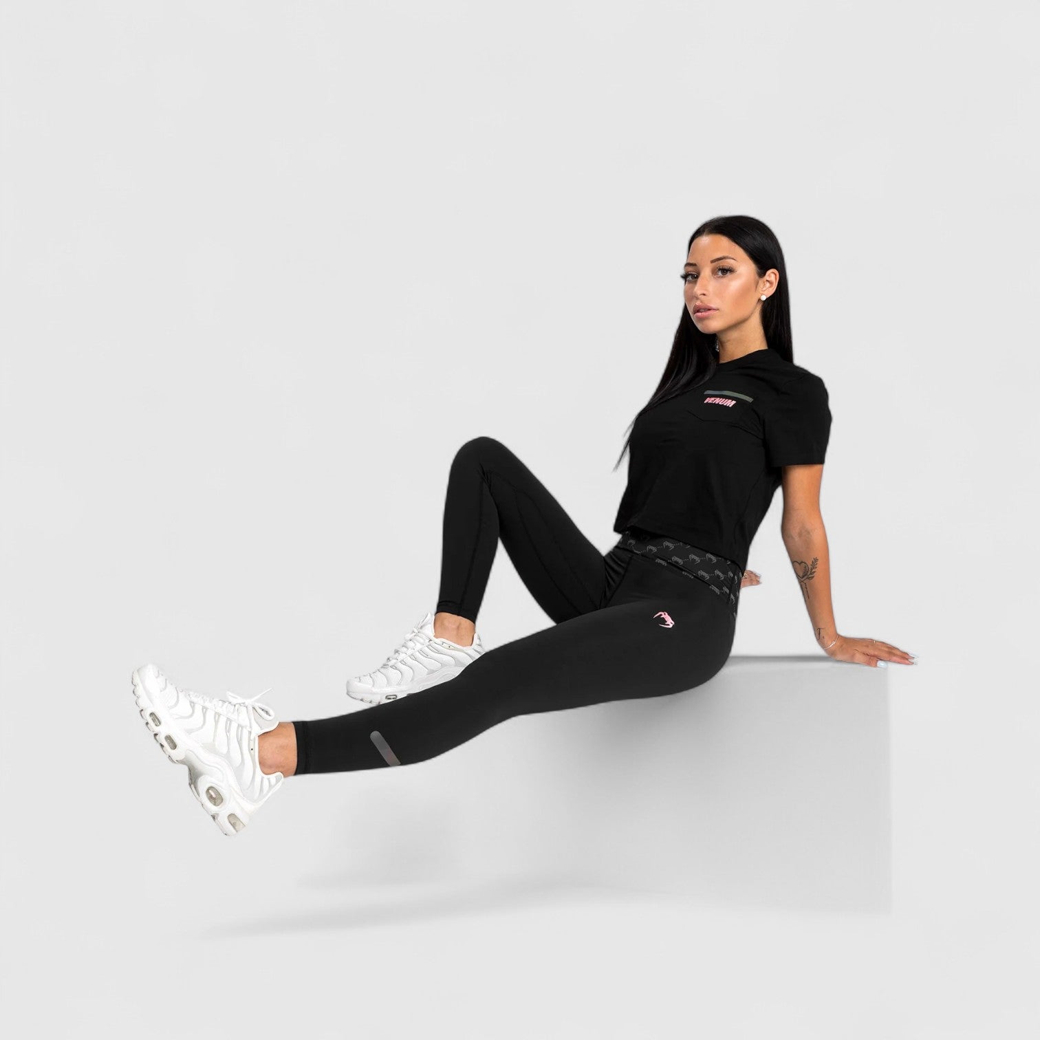 VENUM Monogram 7/8 treningstights Svart/rosa - CombatStore.no