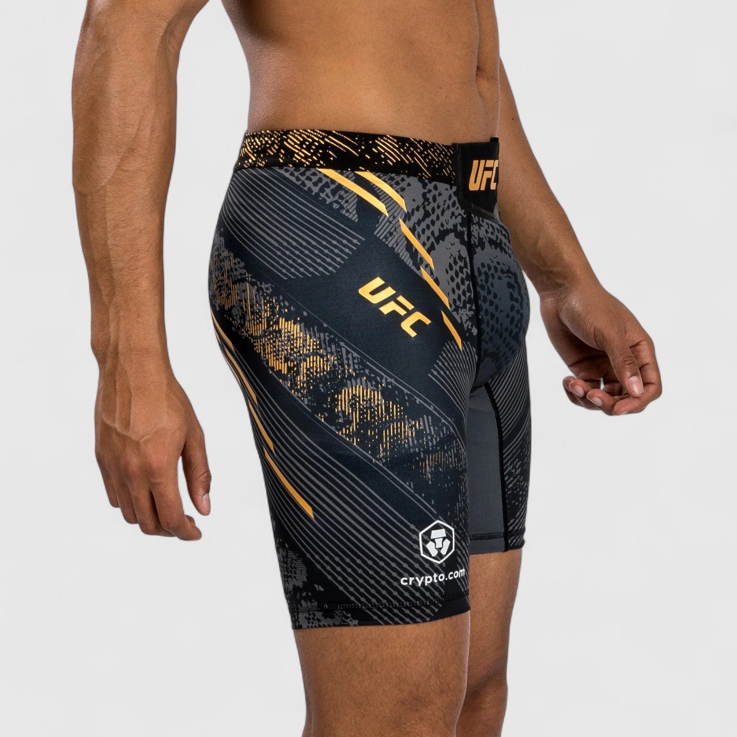 VENUM UFC Adrenaline Vale tudo shorts Svart/Gull - CombatStore.no