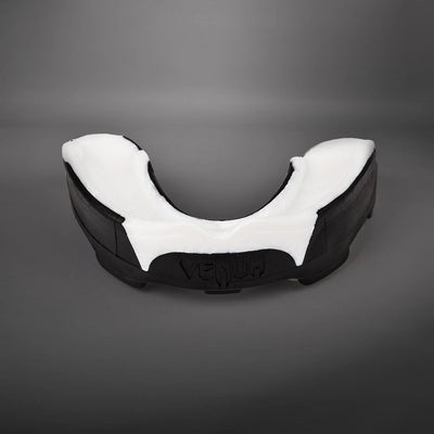 Venum Predator Tannbeskytter – Hvit