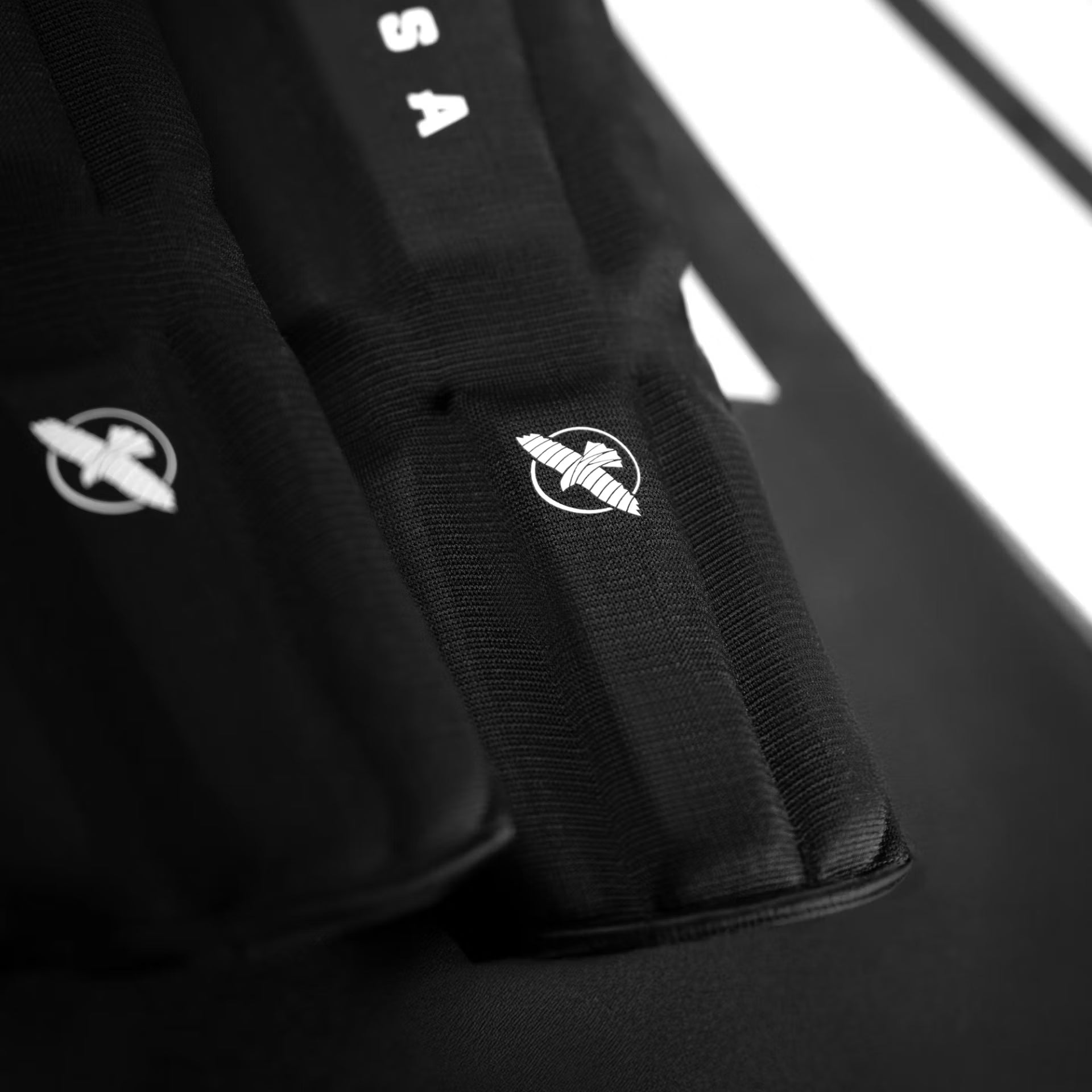 Hayabusa Core skinnleggbeskyttere med strømpe (Sleeved)