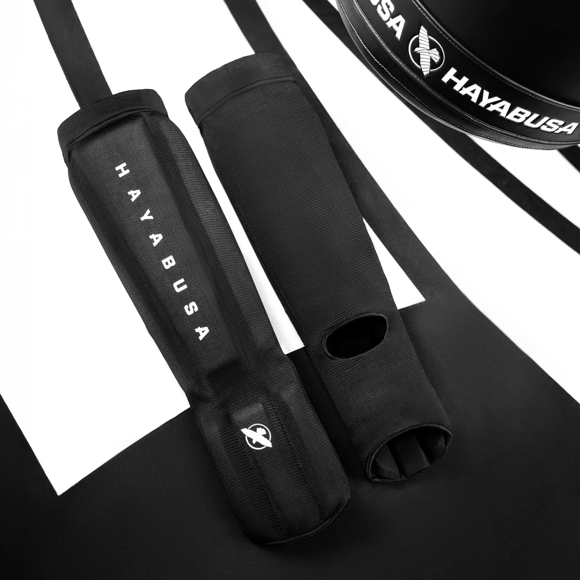 Hayabusa Core skinnleggbeskyttere med strømpe (Sleeved)