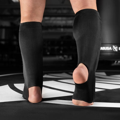 Hayabusa Core skinnleggbeskyttere med strømpe (Sleeved)
