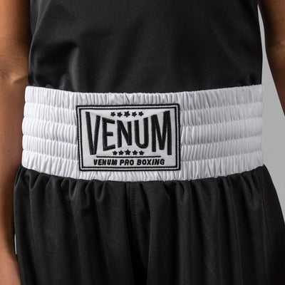 Venum Bokseshorts for barn svart og hvit - Combat Store AS