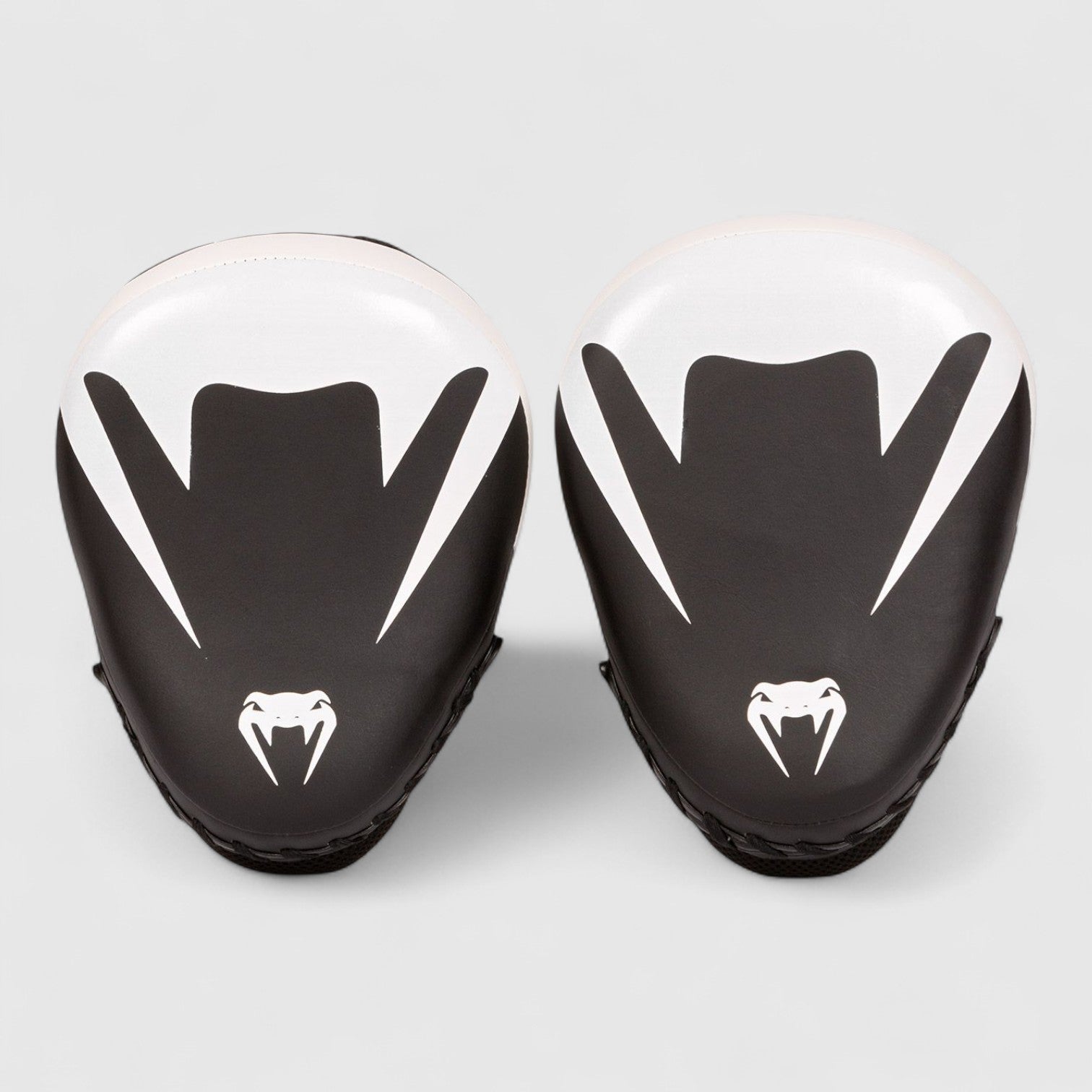 VENUM Cellular 3.0 Svart og Hvit - CombatStore.no