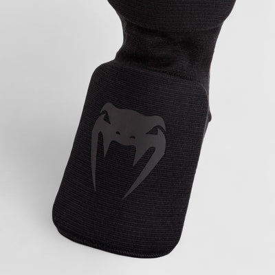 VENUM Kontact Legg og Vristbeskytter - Svart/Svart - CombatStore.no